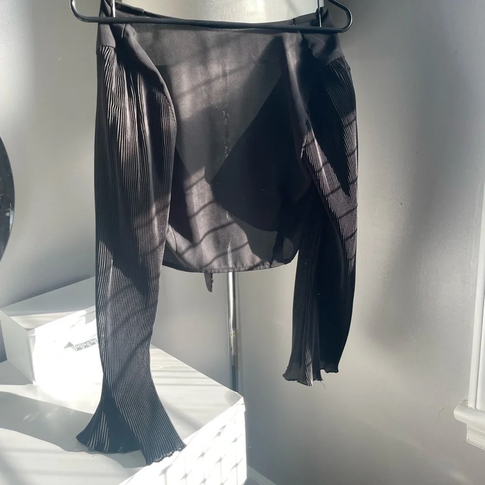 Knot Front Flounce Sleeve Crop Chiffon Top - Picture 4 of 5